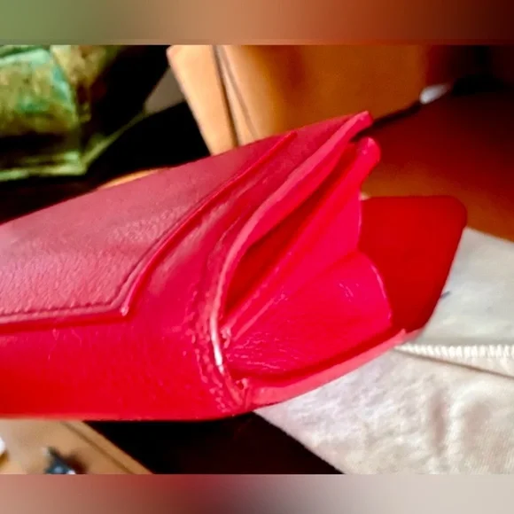 Never used in Box Louis Vuitton Lockme Long Wallet
M61277 - Picture 6 of 15